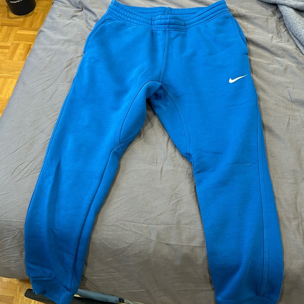 Size Medium Nike pants